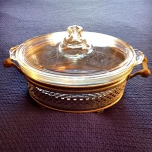 Vintage pyrex casserole dish with carrier💥